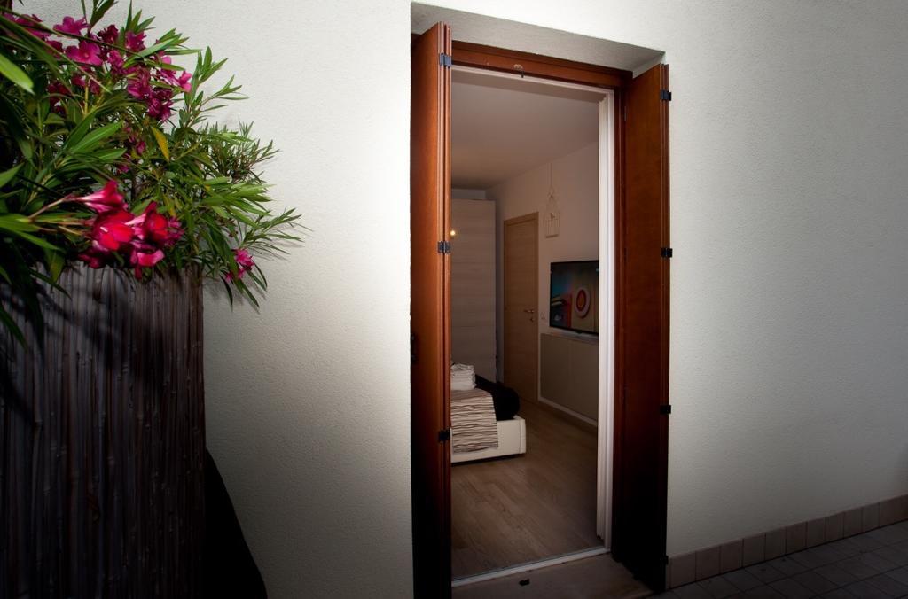 Casa Mia Apartment เดเซนซาโนเดลการ์ดา ภายนอก รูปภาพ